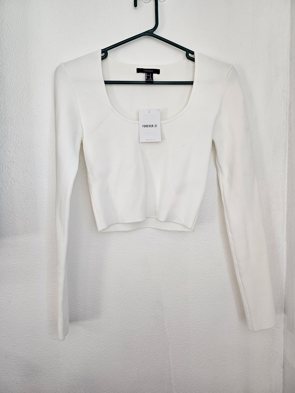 White Long-Sleeve Scoop Knit Neck Crop Top. 2000's